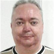 Profesor de Matemáticas imparte clases para alumnos de Secundaria